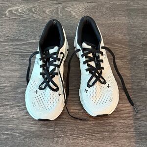 On Cloud X 4 Training Shoe (Unisex)